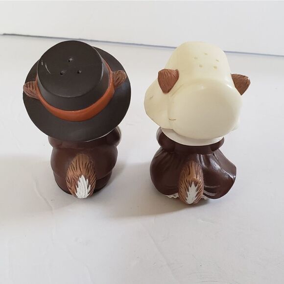 Hallmark Chipmunk Salt & Pepper Shakers - Picture 4 of 9